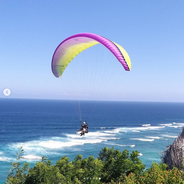 Holiday Atmosphere in Paragliding in Timbis Hill