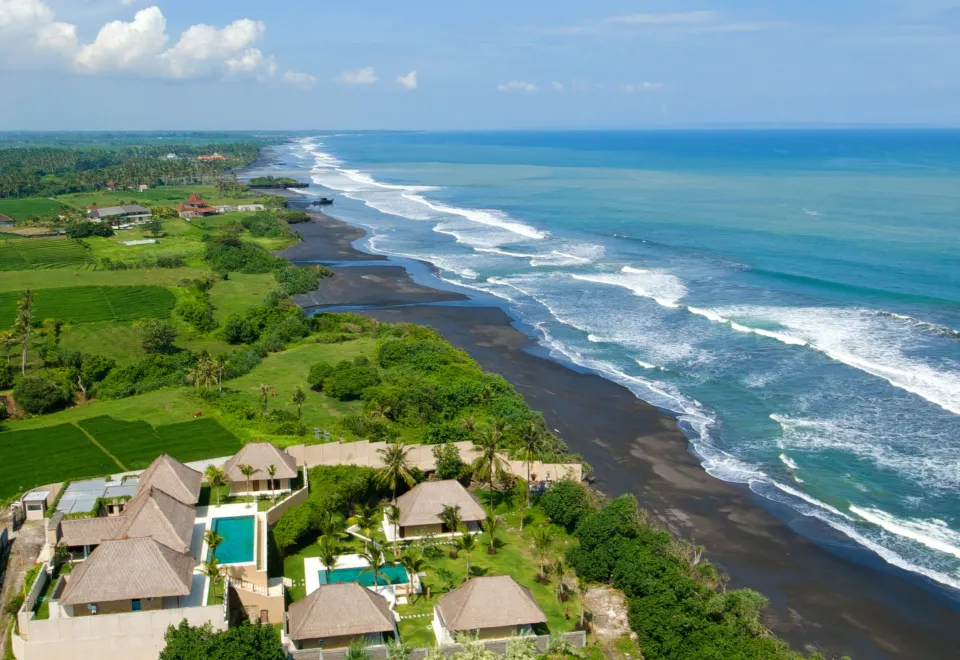 Bali Island is Surrounded by Beautiful Natural Scenery
