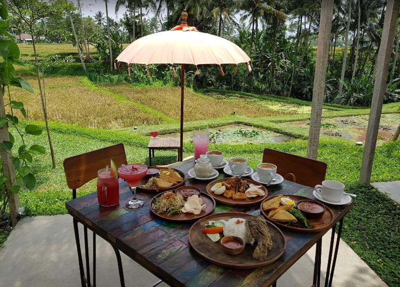 Where to Take Pictures to Capture Beautiful Moments at Green Kubu Cafe